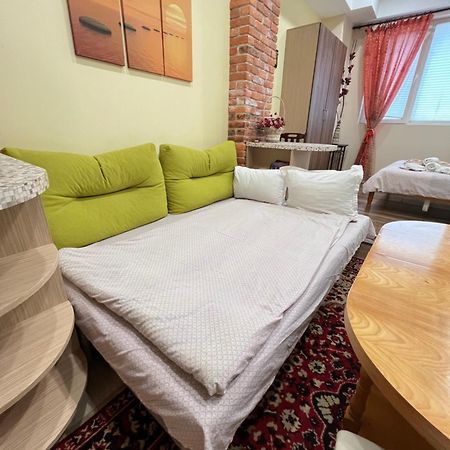 Barcelona Colorful Central Studio W Green Backyard โซเฟีย ภายนอก รูปภาพ