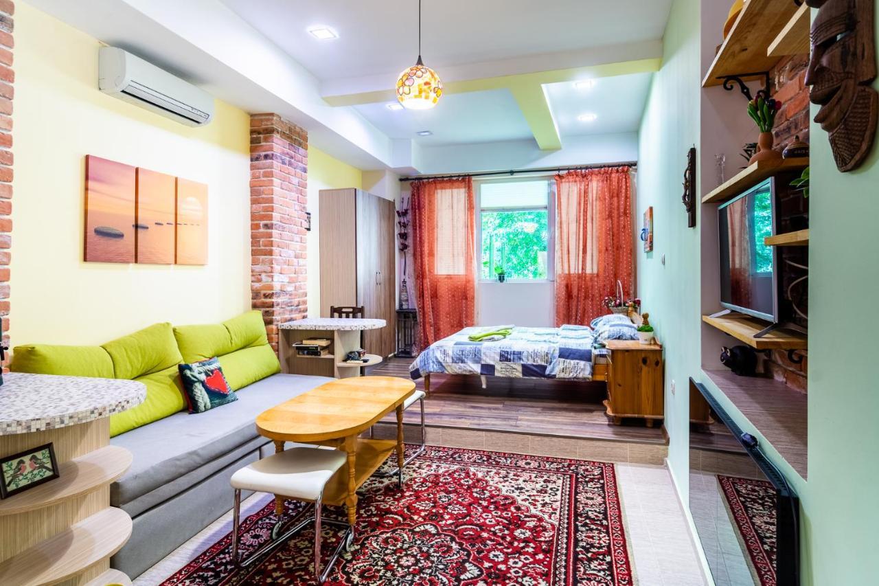 Barcelona Colorful Central Studio W Green Backyard โซเฟีย ภายนอก รูปภาพ