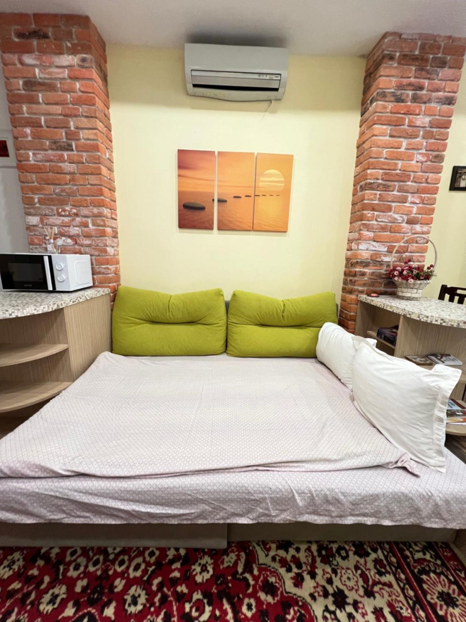 Barcelona Colorful Central Studio W Green Backyard โซเฟีย ภายนอก รูปภาพ